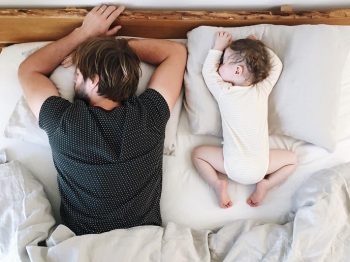 Δεν νιώθω ενοχές όταν κοιμάμαι με τα παιδιά μου - για όσο θέλουν κι εκείνα