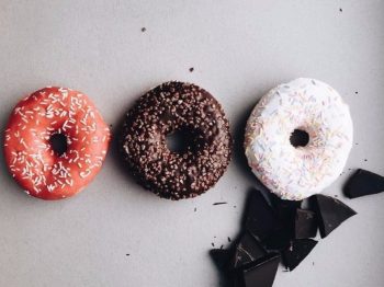 Εύκολα donuts - χωρίς μίξερ και λοιπές γκατζετιές