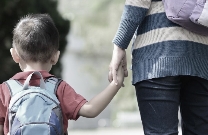 7 τρόποι για να βοηθήσετε το παιδί να χειριστεί την "κατάρρευση μετά το σχολείο"