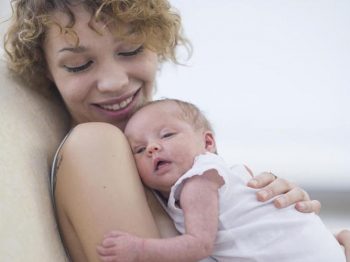 8 πράγματα που δεν σας έχει πει κανείς για μετά τη γέννα