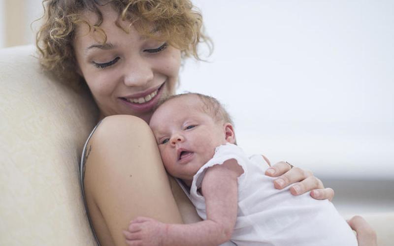 8 πράγματα που δεν σας έχει πει κανείς για μετά τη γέννα