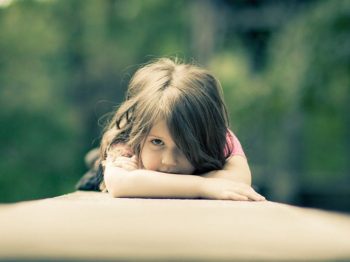 5 αρνητικές παιδικές εμπειρίες που  διαμόρφωσαν τον χαρακτήρα μας ως ενήλικες