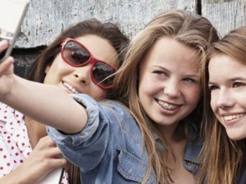 Πού ζουν οι πιο ευτυχισμένοι έφηβοι του κόσμου