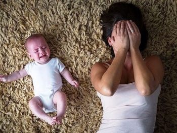 12 πράγματα που ΔΕΝ πρέπει να κάνετε σήμερα αν σας ξαγρύπνησε το παιδί σας χθες