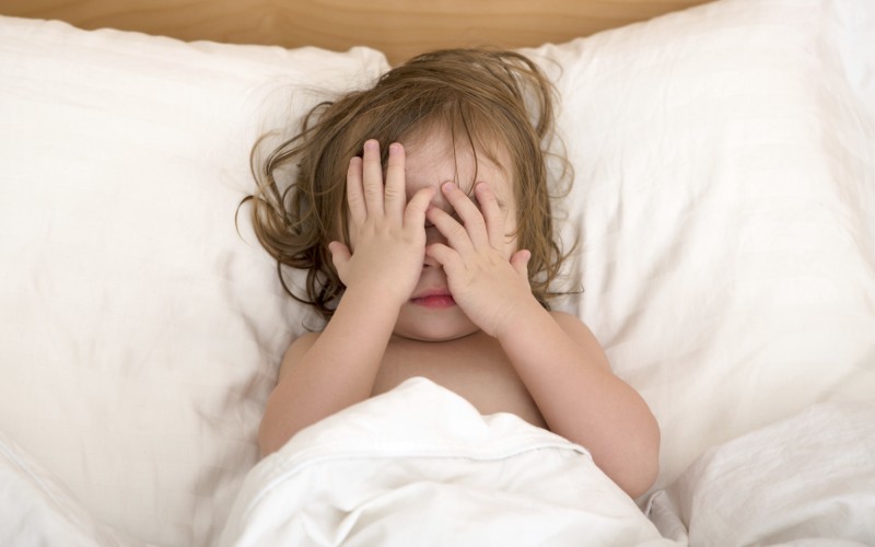 10 ανακουφιστικές φράσεις για να πείτε σε ένα παιδί που φοβάται τη νύχτα