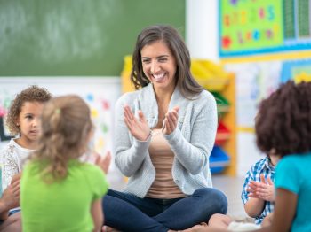 10 κλειδιά από τους δάσκαλους Montessori όταν το παιδί δεν θέλει να πάει σχολείο