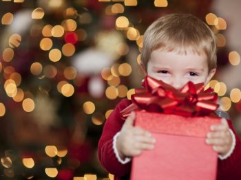9 τρόποι για να καλλιεργήσουμε στα παιδιά την ευγνωμοσύνη με αφορμή τα Χριστούγεννα