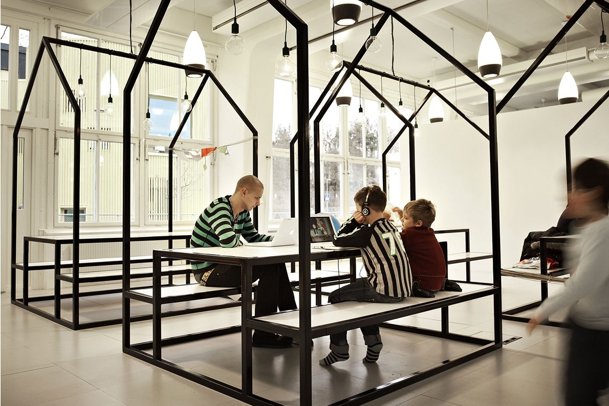 To αρχιτεκτονικά καλύτερο σχολείο στο κόσμο είναι στη Σουηδία - και δεν έχει θρανία!
