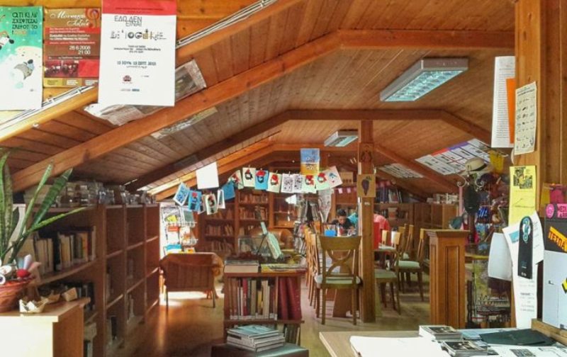 Στο πατάρι ενός μικρού χωριού βρίσκεται μια βραβευμένη βιβλιοθήκη με 20.000 βιβλία!