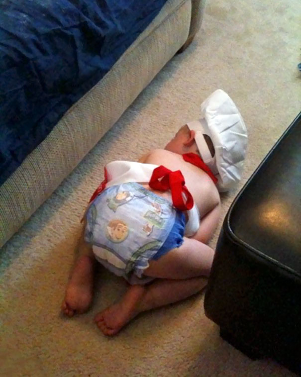 10 φωτογραφίες που αποδεικνύουν ότι μερικά παιδιά μπορούν να κοιμηθούν οπουδήποτε!