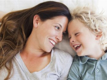 7 πράγματα που είναι καλό να έχουν υπόψη οι γονείς που μεγαλώνουν μόνοι τα παιδιά τους