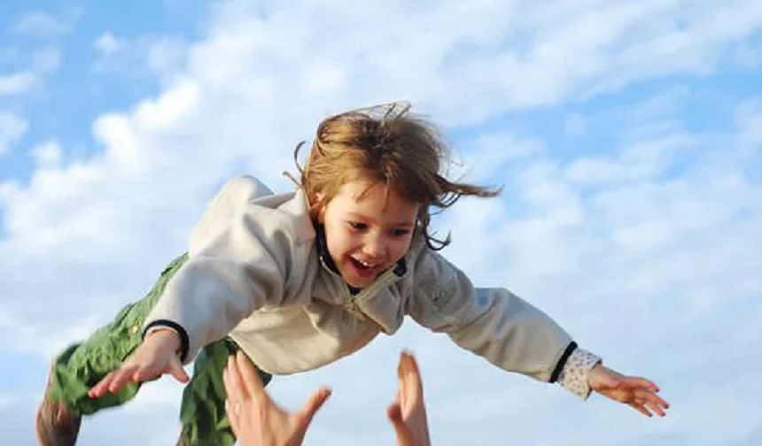 Τι είναι τα παιχνίδια εμπιστοσύνης και πώς μπορούμε να τα παίξουμε με το παιδί μας