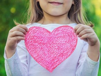 Όταν ένα παιδί με ρώτησε: Η καρδιά μένει στην ίδια θέση ή αλλάζει; - η τρυφερή απάντηση ενός καρδιολόγου