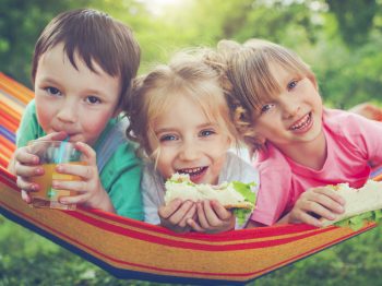 7 ιδέες για ελαφριά καλοκαιρινά φαγητά που θα ξετρελάνουν τα παιδιά