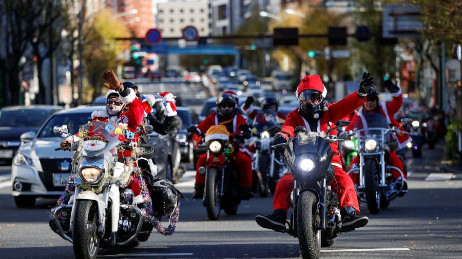 Ιαπωνία: Άι Βασίληδες παρέλασαν πάνω σε Harley Davidson κατά της παιδικής κακοποίησης [εικόνες]