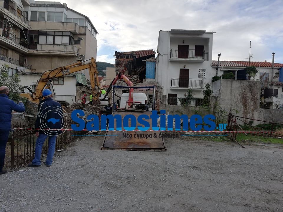 Σάμος: Κατεδαφίζεται το κτήριο όπου έχασαν τη ζωή τους στον σεισμό η Κλαίρη και ο Άρης