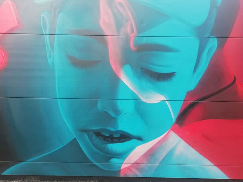 Ένα υπέροχο γκράφιτι του αδικοχαμένου 15χρονου Βασίλη Πλούμη κοσμεί Γυμνάσιο στο Μεσολόγγι