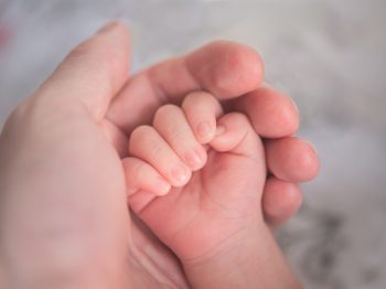 ΗΠΑ: Μωρό βρέθηκε με τεράστιο ιικό φορτίο και άγνωστη παραλλαγή του κορονοϊού