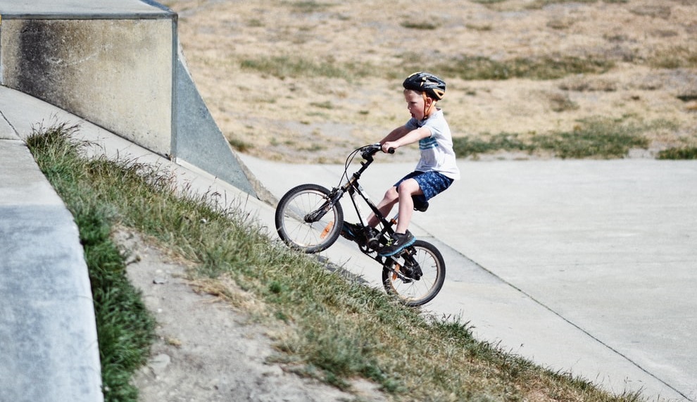 Υποχρεωτικό το κράνος για παιδιά ποδηλάτες | Ανακοινώνεται το Σχέδιο Οδικής Ασφάλειας