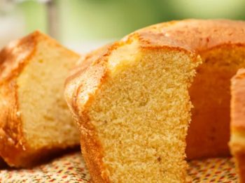Θρεπτικό κέικ χωρίς αλεύρι και ζάχαρη από τη διατροφολόγο