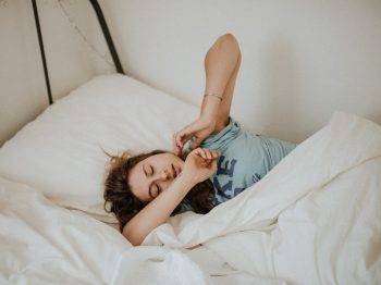 Γιατί είναι καλύτερο να κοιμόμαστε στο αριστερό πλευρό;