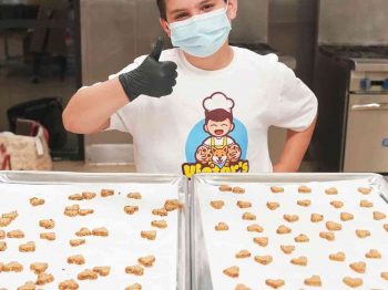10χρονο αγόρι άνοιξε μαγαζί με μπισκότα και δωρίζει τα κέρδη σε καταφύγια ζώων