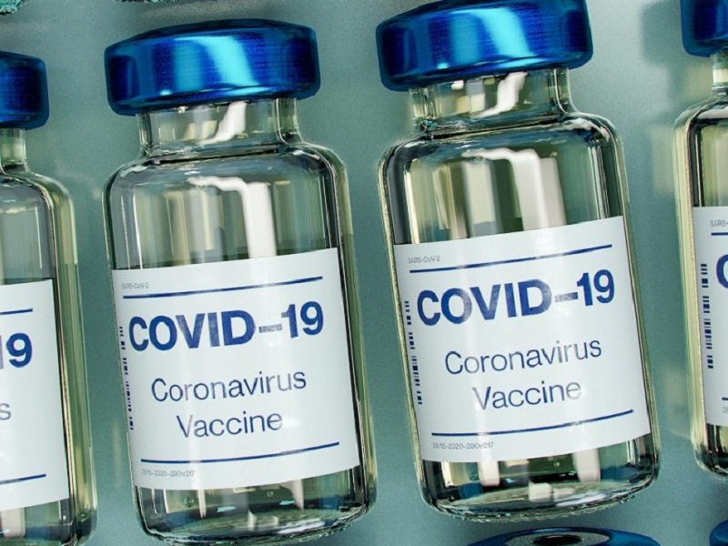Η. Μόσιαλος: «Όσοι δεν κάνουν εμβόλια ή εμποδίζουν τα παιδιά τους, παίρνουν ένα πολύ μεγάλο ρίσκο»