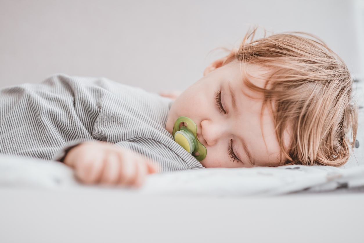 Στους 12 μήνες τα περισσότερα μωρά χρειάζονται ακόμα δύο ημερήσιους ύπνους