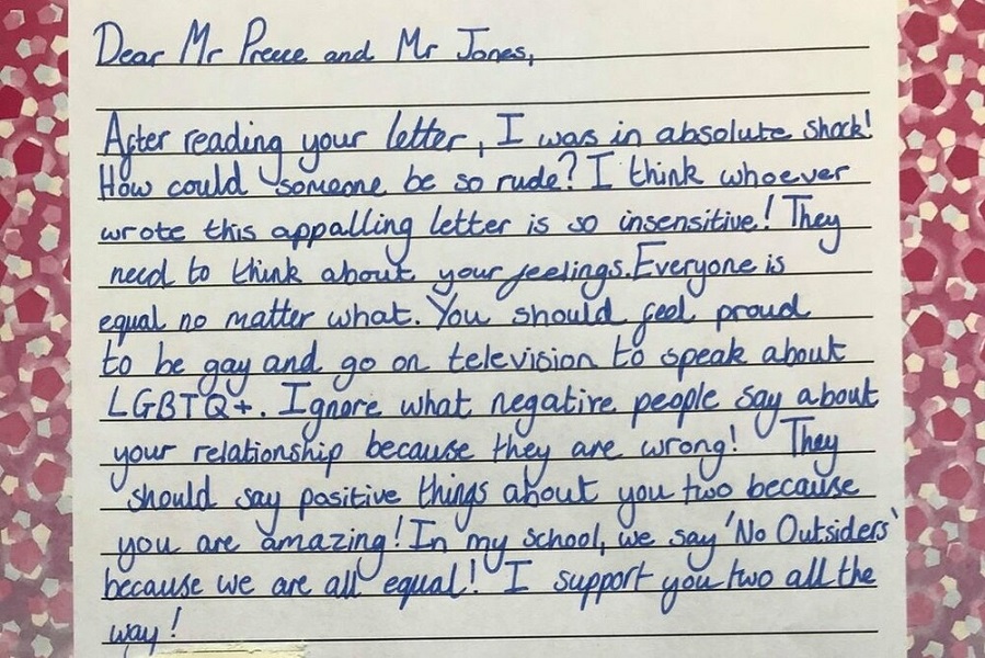 9χρονο παιδί στέλνει γράμμα στήριξης σε γκέι - «Να νιώθετε περήφανοι»