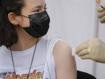 Κύπρος: Ξεκινά ο εμβολιασμός εφήβων 16-17 ετών με γραπτή συγκατάθεση γονέων