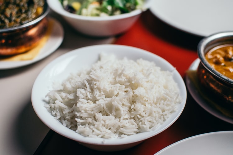 Βόλος: Αναποδογύρισε το τραπέζι επειδή ο 3χρονος γιος του έριξε λίγο ρύζι έξω από το πιάτο