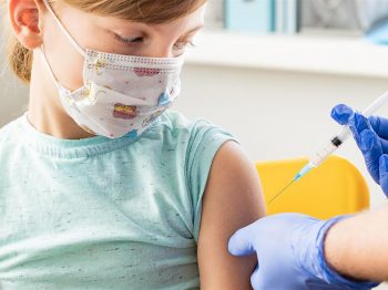 Παπαευαγγέλου: Θα εισηγηθούμε άμεσα τον εμβολιασμό των παιδιών από 15 έως 17 ετών