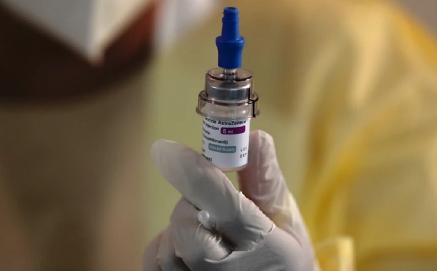 Το μήνυμα της πρώτης 15χρονης που εμβολιάστηκε στη Θεσσαλία: Θέλω να κυκλοφορώ με ασφάλεια