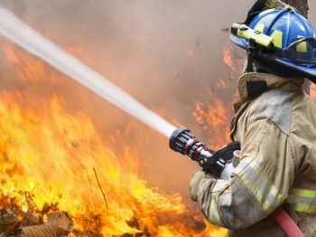H αποστομωτική απάντηση ενός πυραγού σε όσους έγιναν ειδικοί στις πυρκαγιές μετά την πανδημία