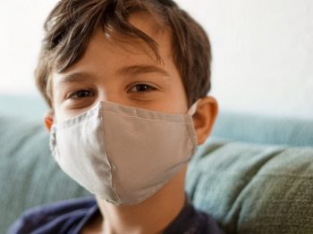 Μακρά Covid: Επηρεάζει 1 στα 7 παιδιά μήνες μετά τη μόλυνση