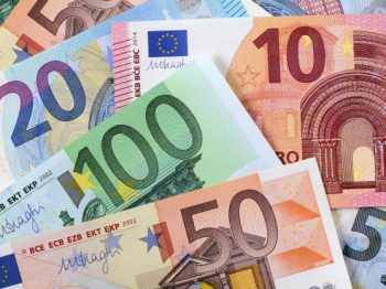 9χρονος στα Φάρσαλα βρήκε 300 ευρώ στον δρόμο και τα παρέδωσε στην αστυνομία
