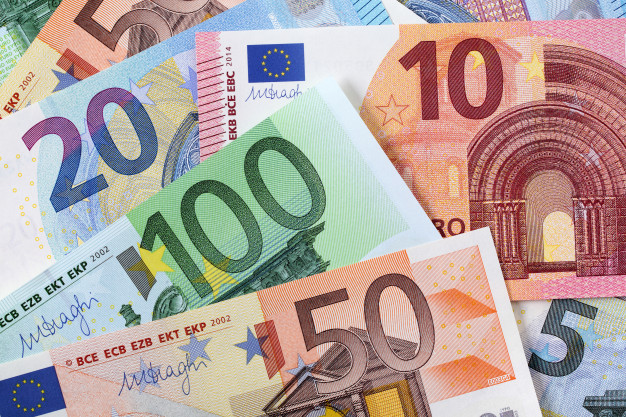 9χρονος στα Φάρσαλα βρήκε 300 ευρώ στον δρόμο και τα παρέδωσε στην αστυνομία