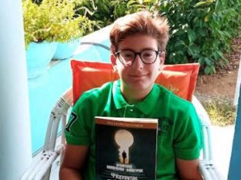Δημοσθένης Δεσποτίδης: Ο 14χρονος βραβευμένος ποιητής παρουσίασε την πρώτη του ποιητική συλλογή