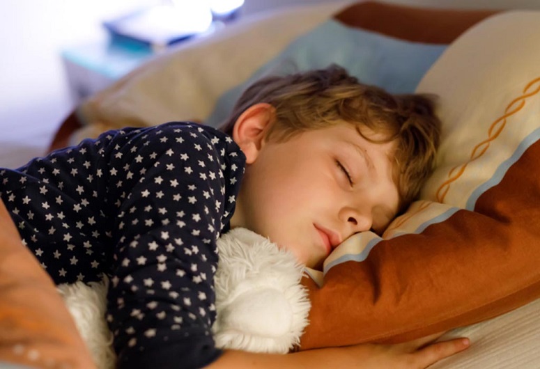 Κινητά τηλέφωνα, τάμπλετ και άλλες συσκευές: Επηρεάζουν την ποιότητα του ύπνου των παιδιών