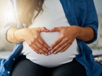 Έγκυος με κορωνοϊό βγήκε από τη ΜΕΘ - «Έκαναν τα πάντα για να με κρατήσουν στη ζωή»