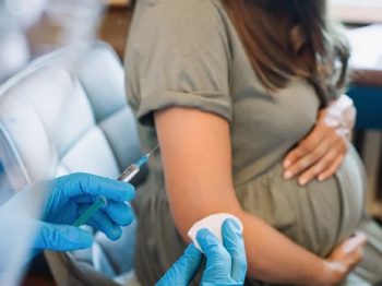 Καθηγητής γυναικολογίας για τον θάνατο της εγκύου στη Θεσσαλονίκη: Οι έγκυες πρέπει να εμβολιαστούν για να προστατεύσουν το παιδί
