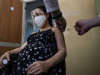 Θεοδωρίδου: Έγκυες και λεχώνες κινδυνεύουν από την Covid όπως άτομα με υποκείμενα νοσήματα