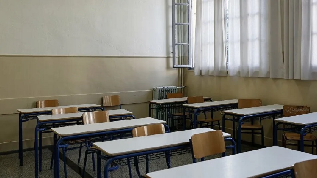 Βόλος: Συγκινητική επιστροφή μαθητή μετά από 3,5 μήνες στο σχολείο - Οι γονείς του αποφάσισαν να τηρήσουν τα μέτρα