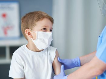 Εμβολιάστε τα παιδιά