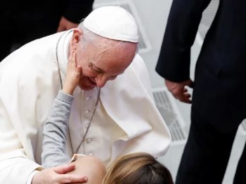 Πάπας Φραγκίσκος προς γονείς: Υποστηρίξτε τα παιδιά σας αν είναι γκέι