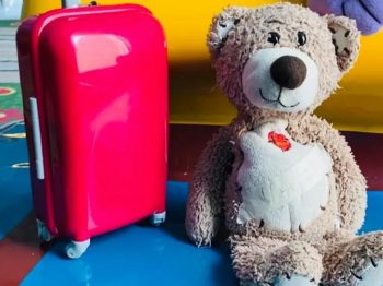 Πεντάχρονος έχασε το αρκουδάκι του στο αεροδρόμιο, «εμφανίστηκε» μετά από μήνες στο Facebook