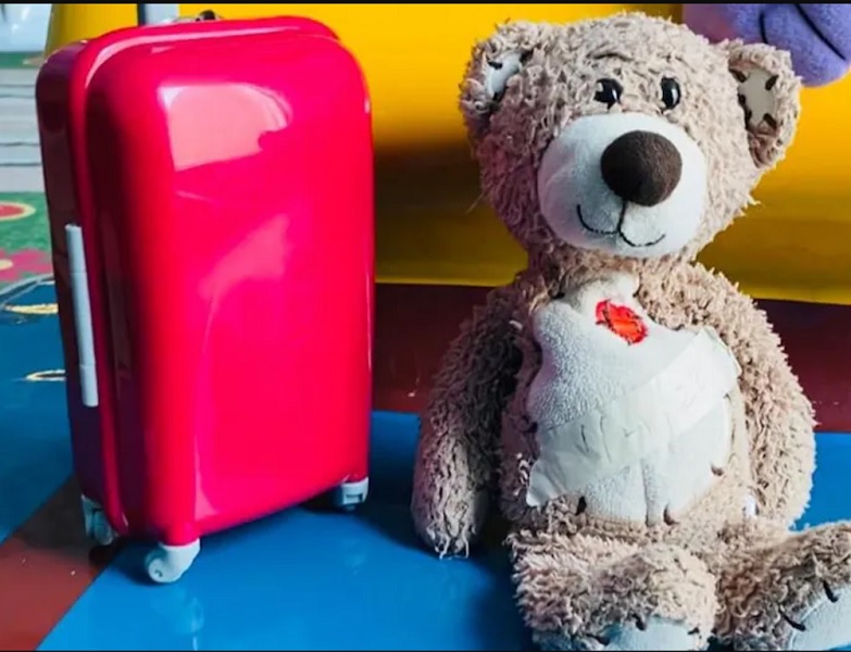 Πεντάχρονος έχασε το αρκουδάκι του στο αεροδρόμιο, «εμφανίστηκε» μετά από μήνες στο Facebook