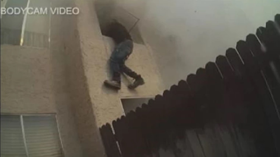 Ήρωας σώζει παιδιά από φλεγόμενο κτίριο - Συγκλονιστικό βίντεο από την Αριζόνα