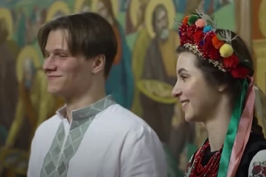 «Μπορεί να πεθάνουμε»: Ζευγάρι Ουκρανών παντρεύτηκε εν μέσω πολέμου