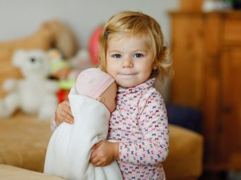 Έρευνα - Το παιχνίδι με κούκλες βοηθά τα παιδιά να αναπτύξουν την ενσυναίσθηση